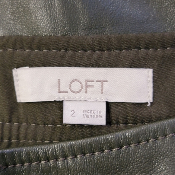 Loft Green Faux Leather Mini‎ Skirt Womens Sz 2 A Line Pockets Slit Lined Career - Picture 7 of 8